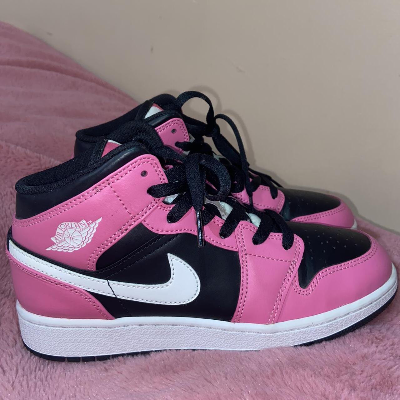 Womens pink jordans cheap