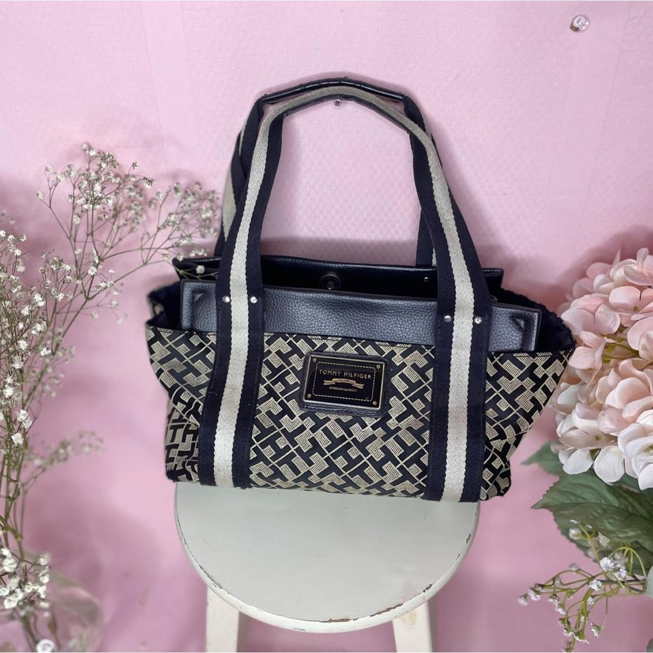 Tommy Hilfiger Women's Cream and Black Bag Depop