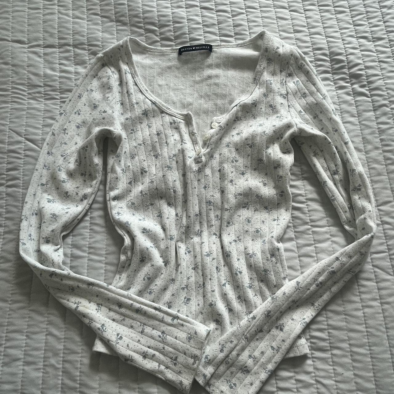 Brandy Melville floral top Super comfy and cute - Depop