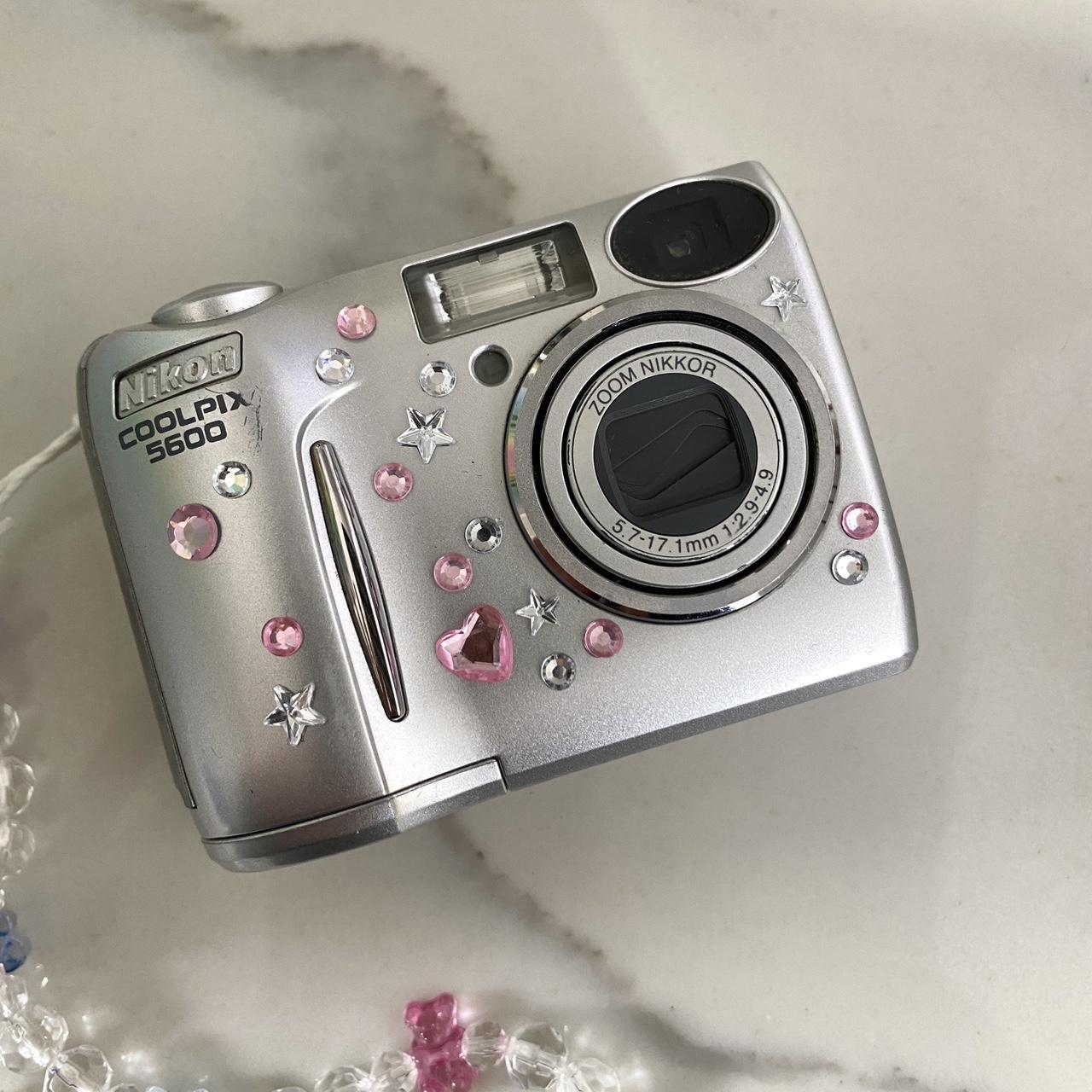 the most adorable little silver Nikon Coolpix 5600... - Depop