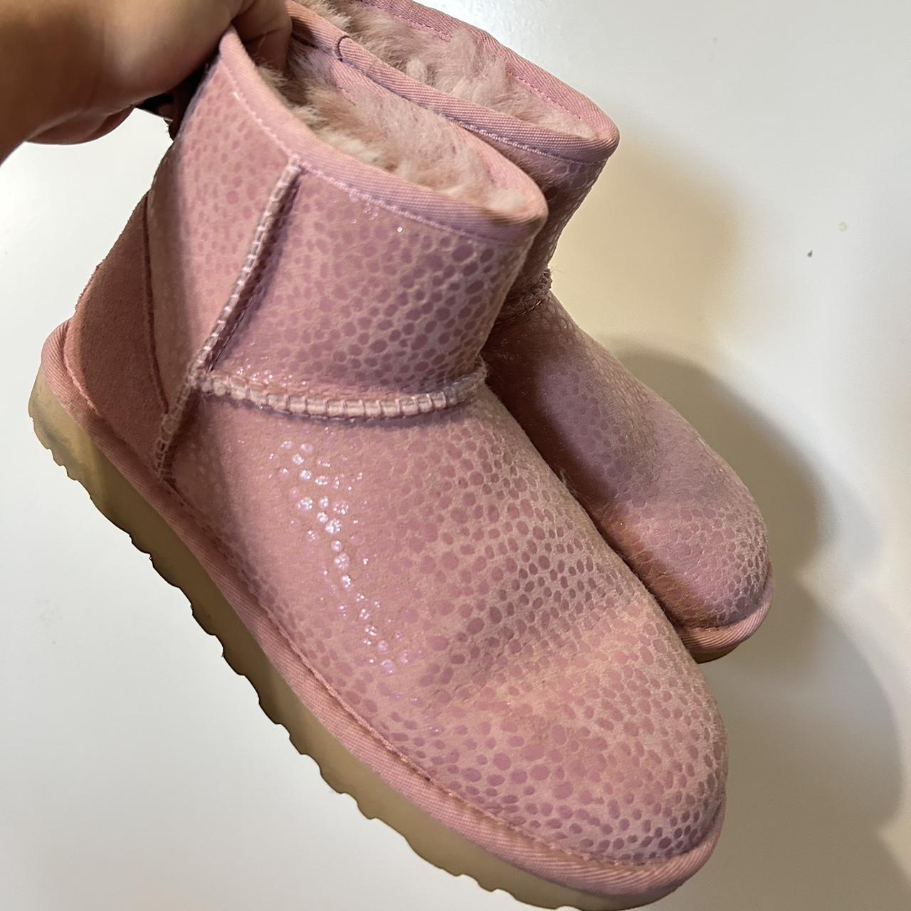 low uggs pink