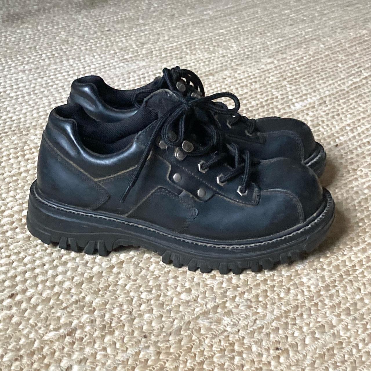 90s chunky sneakers