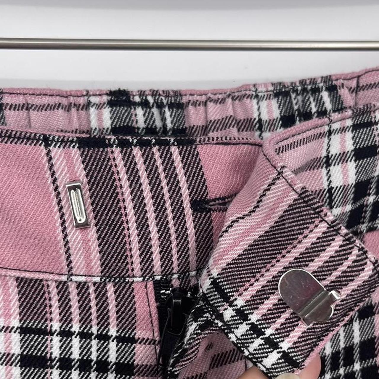 💗 hot topic pink plaid pants, very Avril - Depop