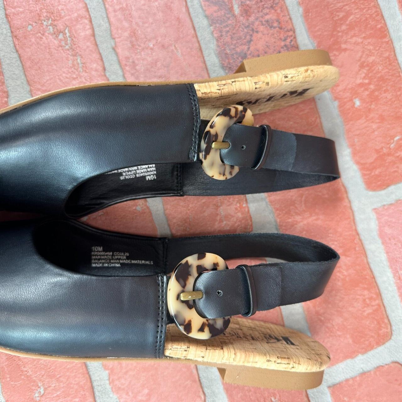 Korks Women's Black and Tan Sandals (6)