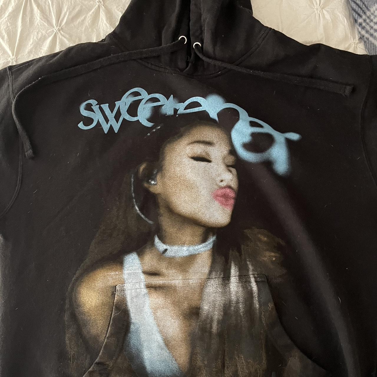 Ariana grande outlet black sweatshirt