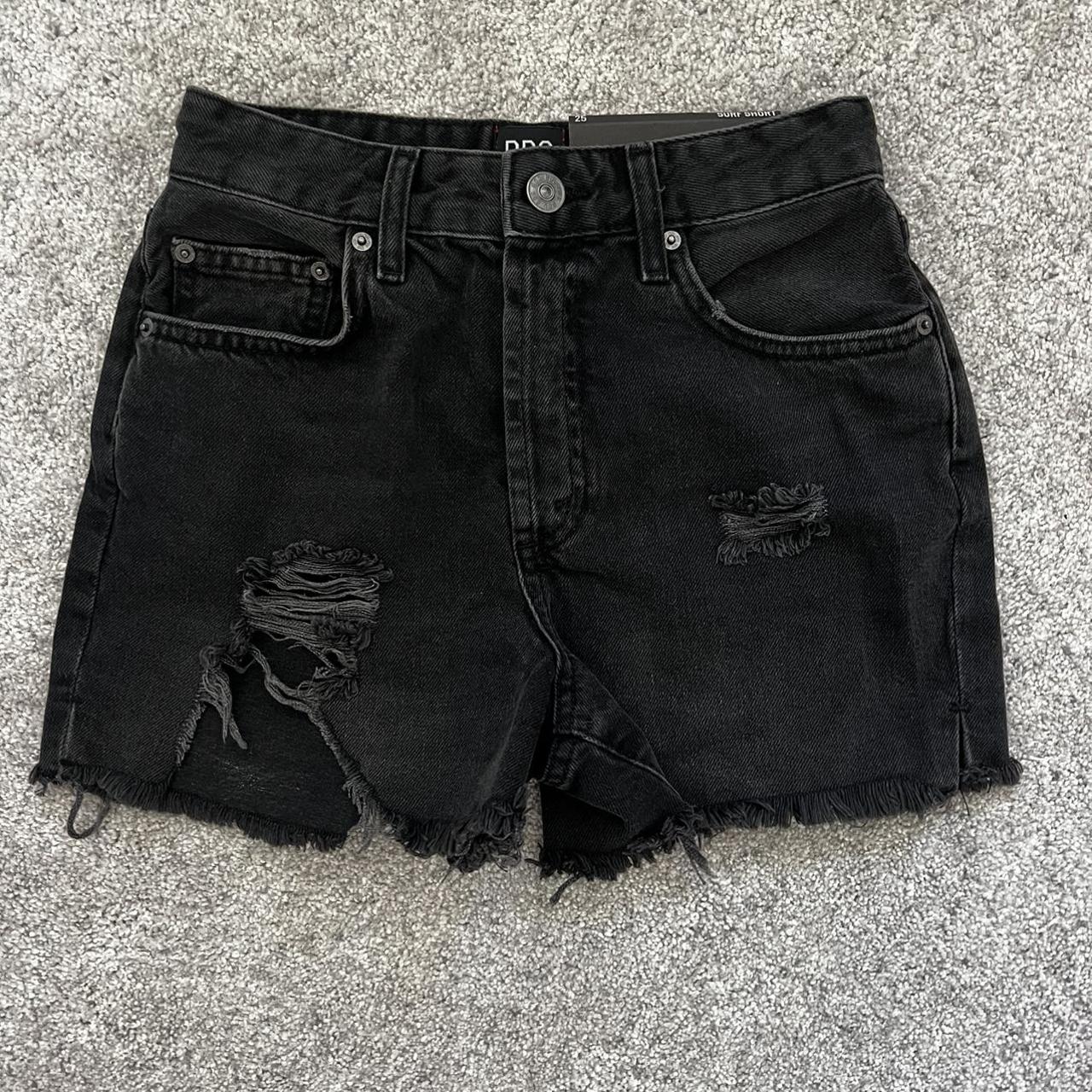 Distressed bermuda best sale shorts black