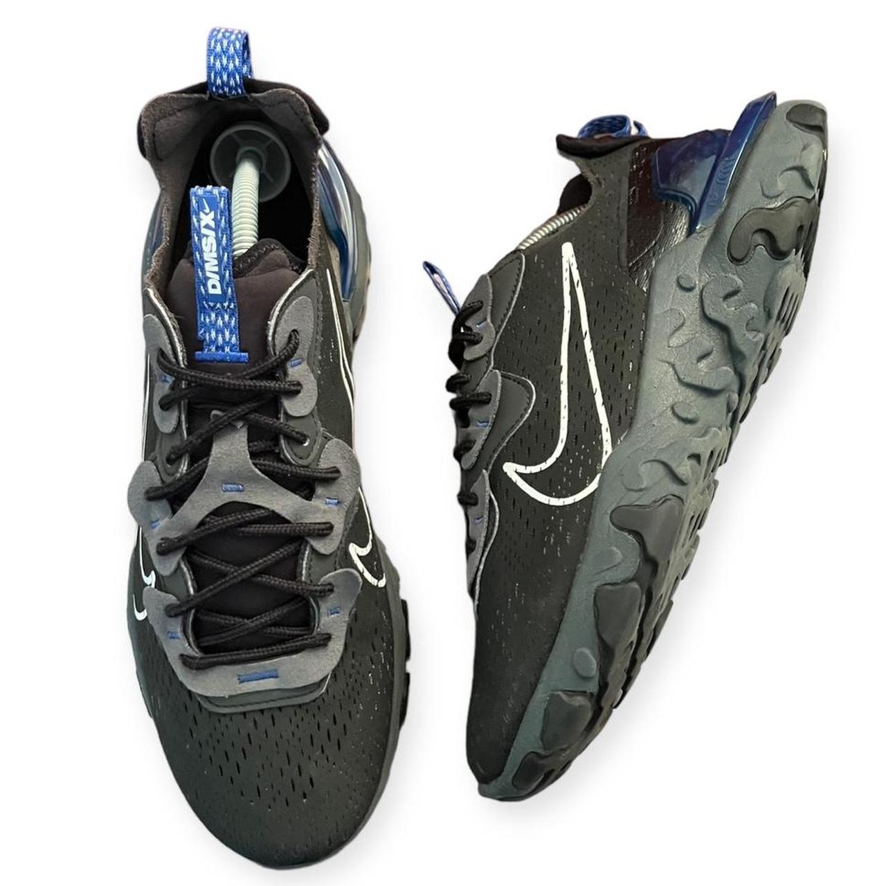 full black nike reacts