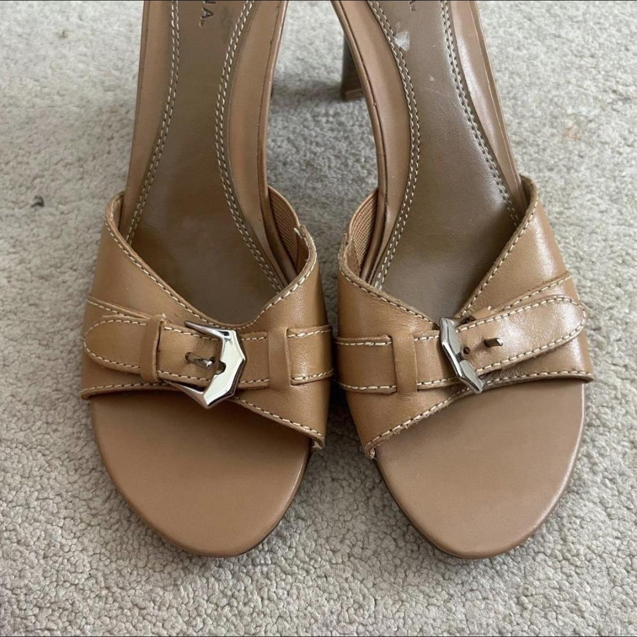 Light brown leather kitten heels. So cute and easy... - Depop