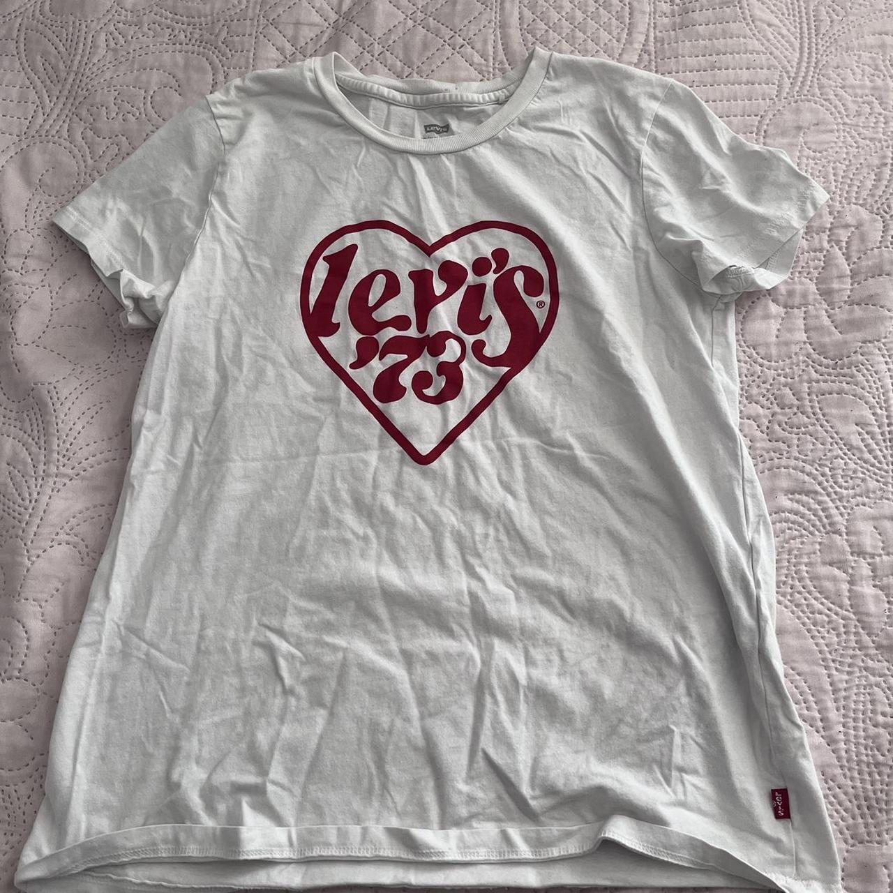 Levi's Women's White and Red T-shirt | Depop