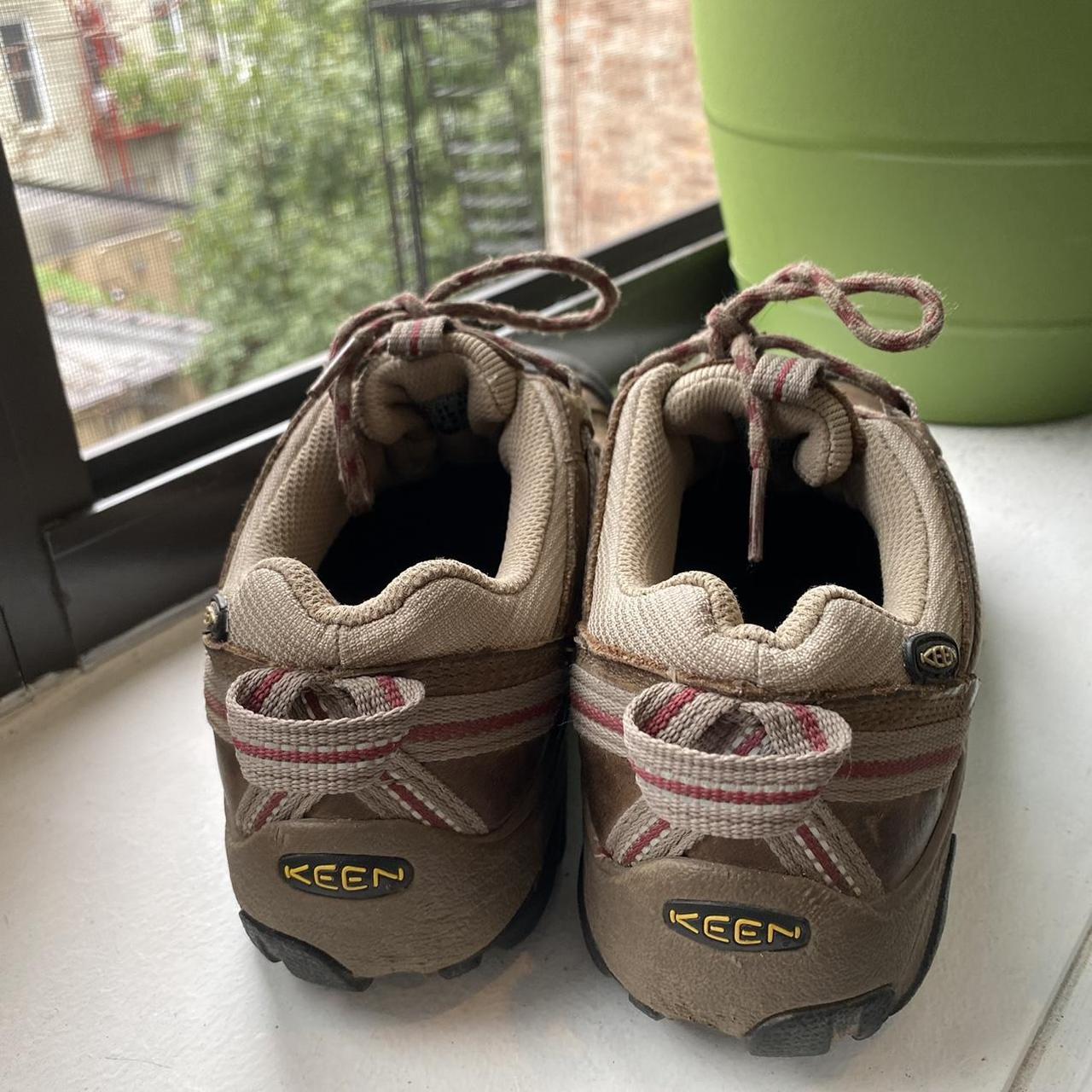 keen targhee hiking shoes