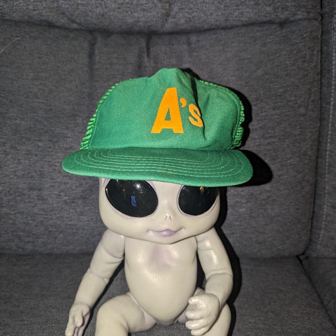 Vintage Oakland A's New Era Medium-Large Trucker Snapback Hat