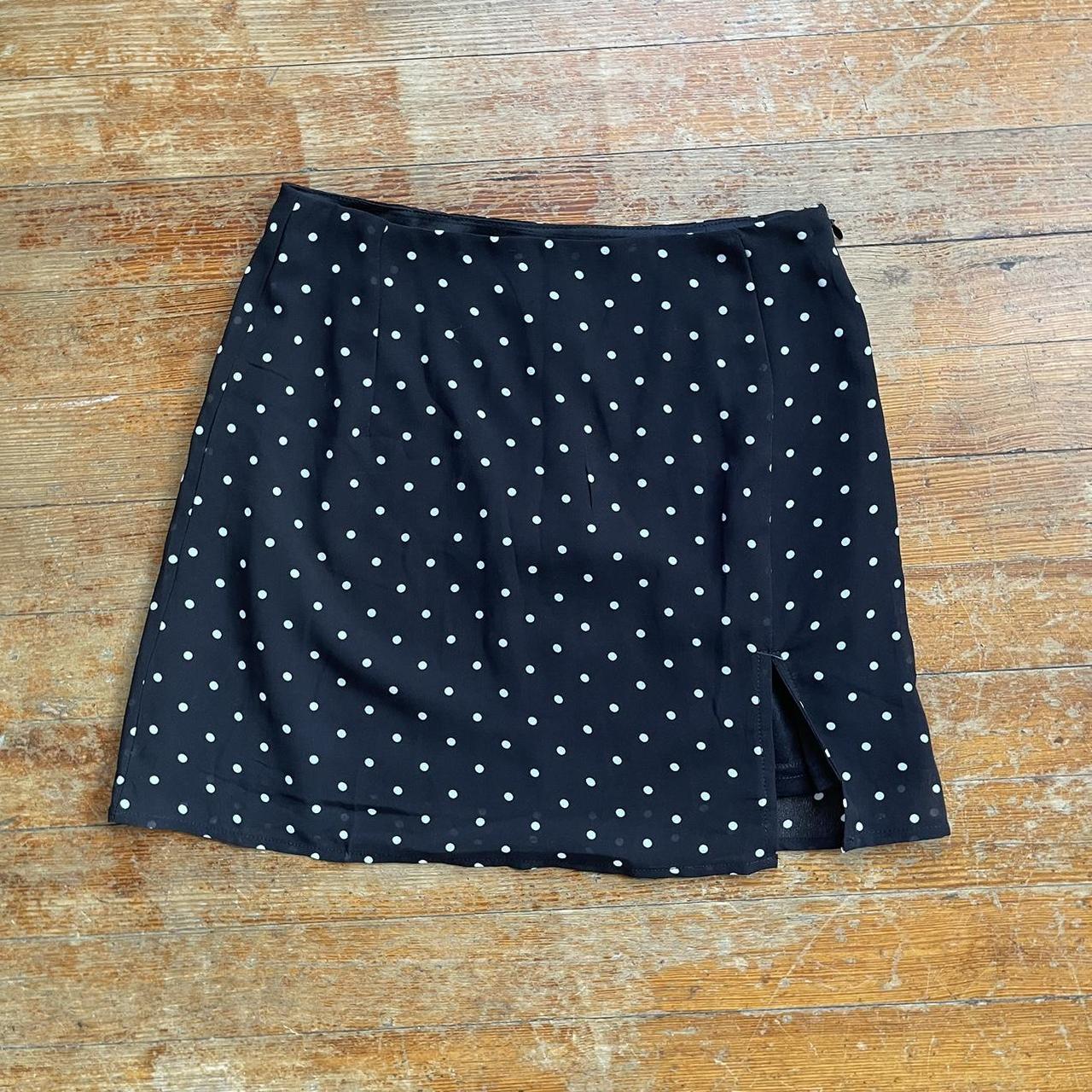 Cute lil black and white polka dot mini skirt with a... - Depop