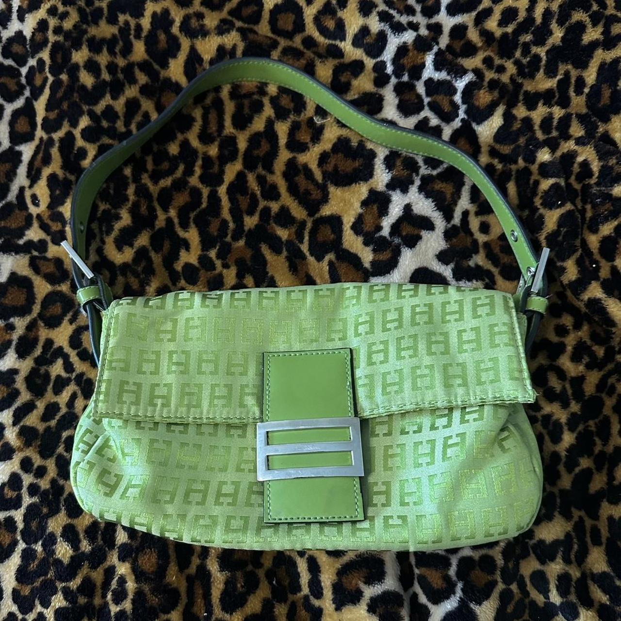 item listed by l4dylun4