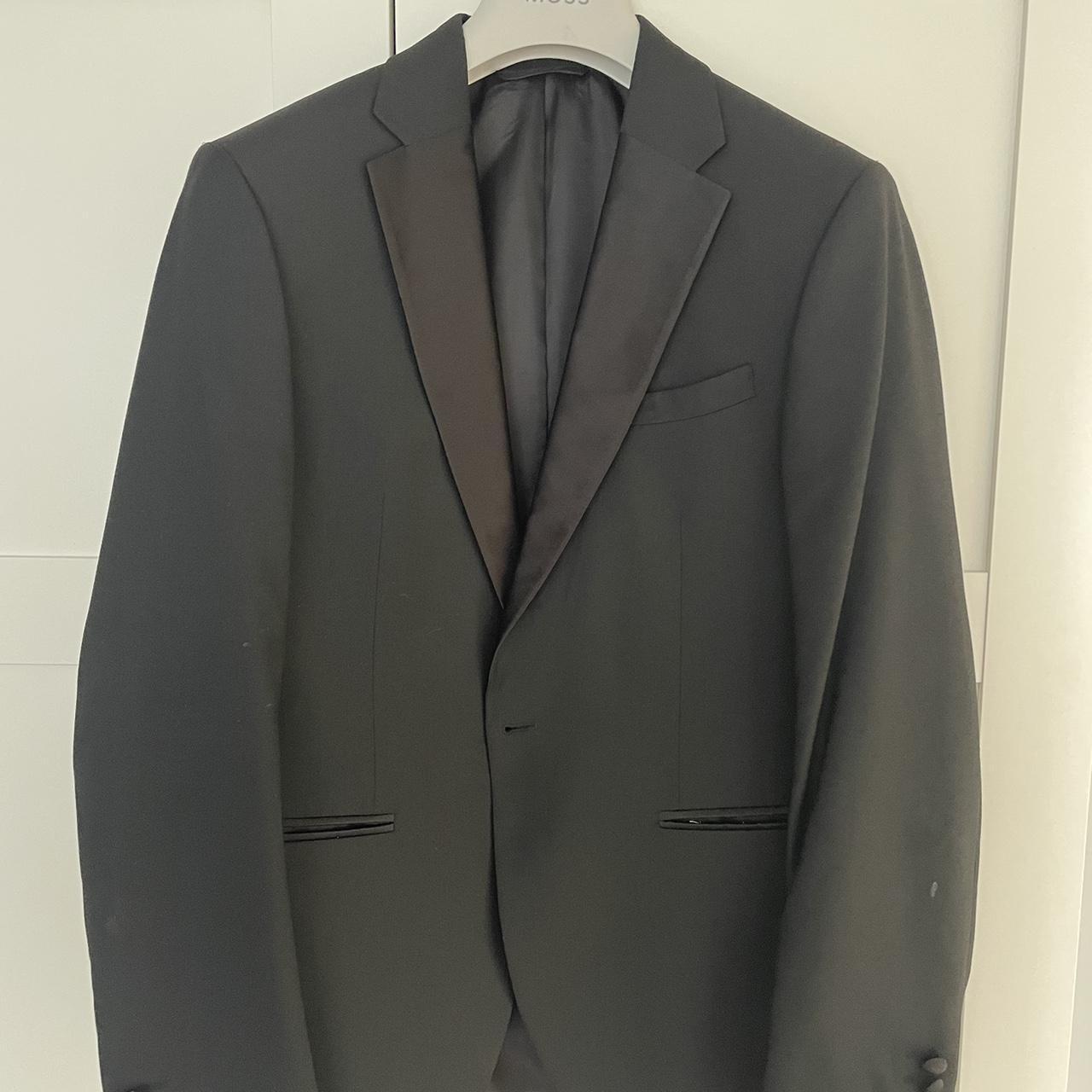 Moss bros suit dinner jacket 42R Worn once RRP £140 Depop