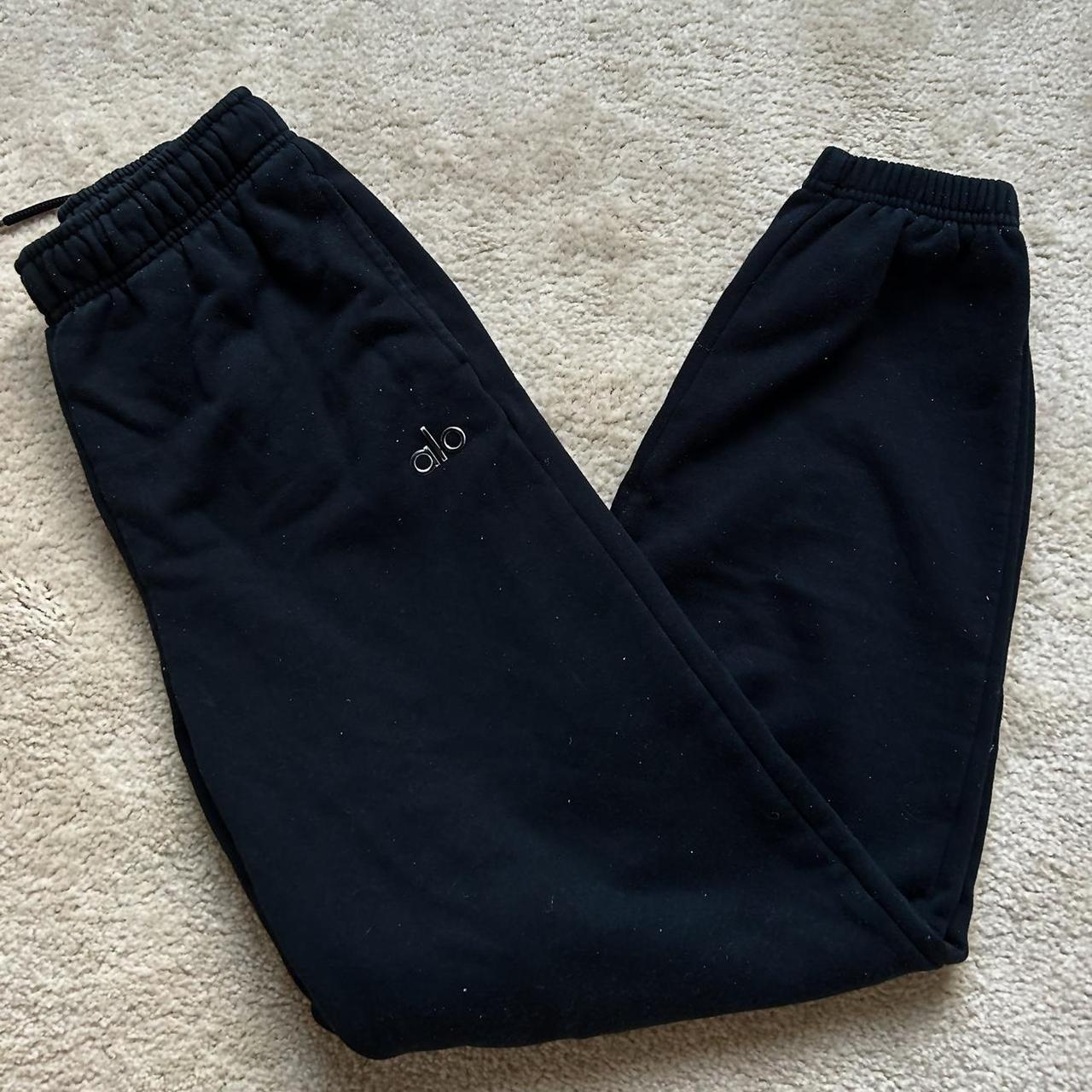 Alo yoga sweatpants Size- xs In okay condition,... - Depop