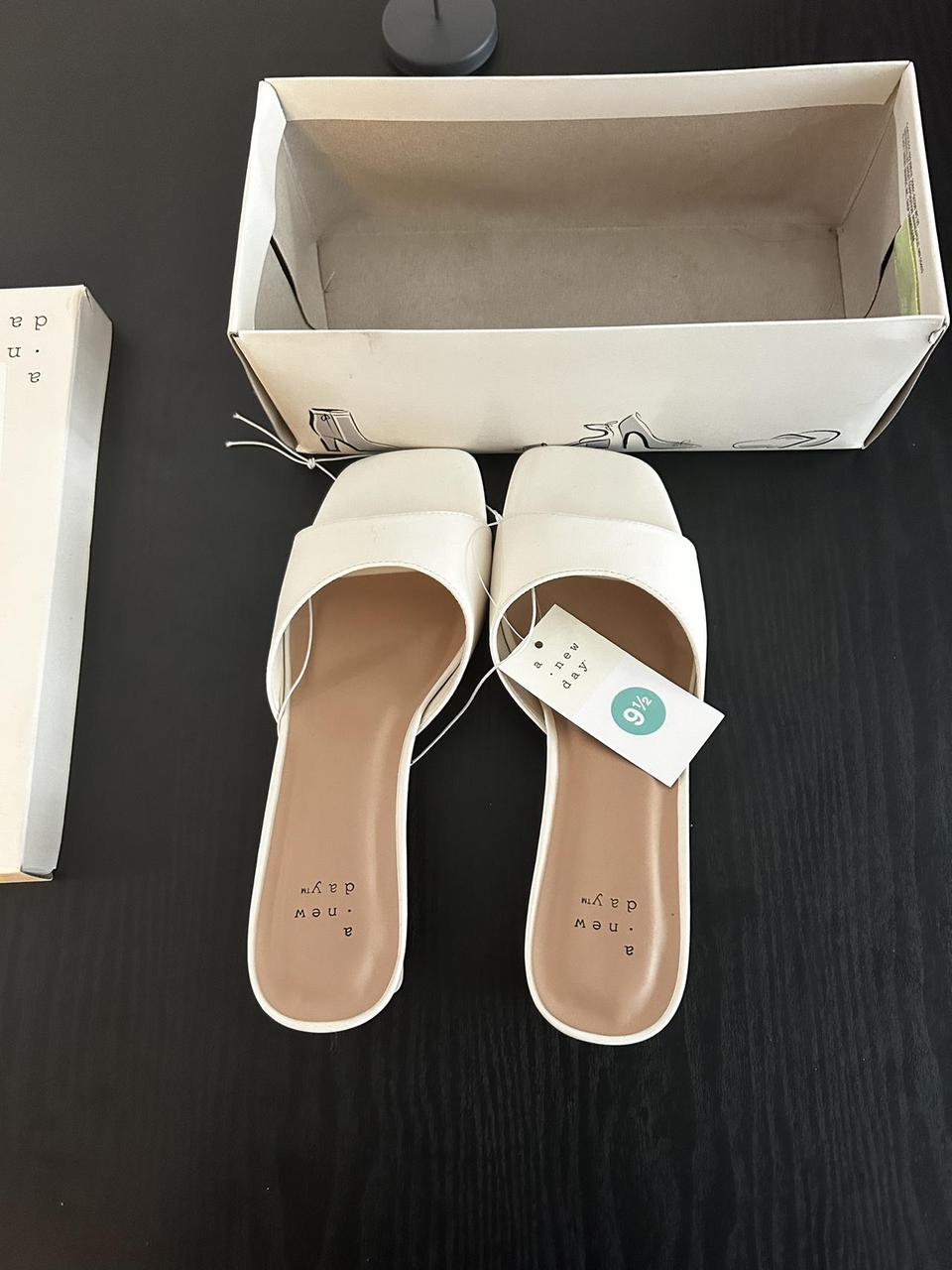 A New Day Women's Cream and White Sandals (2)