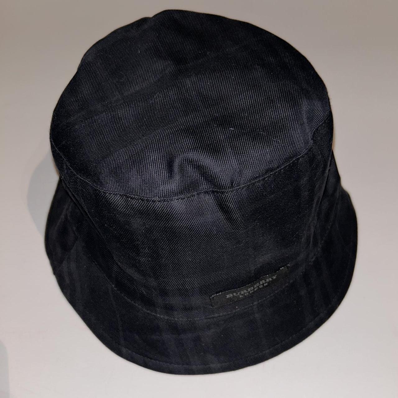 Black burberry bucket hat best sale