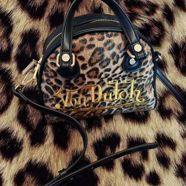 SALE明日まで！Von Dutch ピンク バッグ VON DUTCH Handbag: Elegant Pink Design
