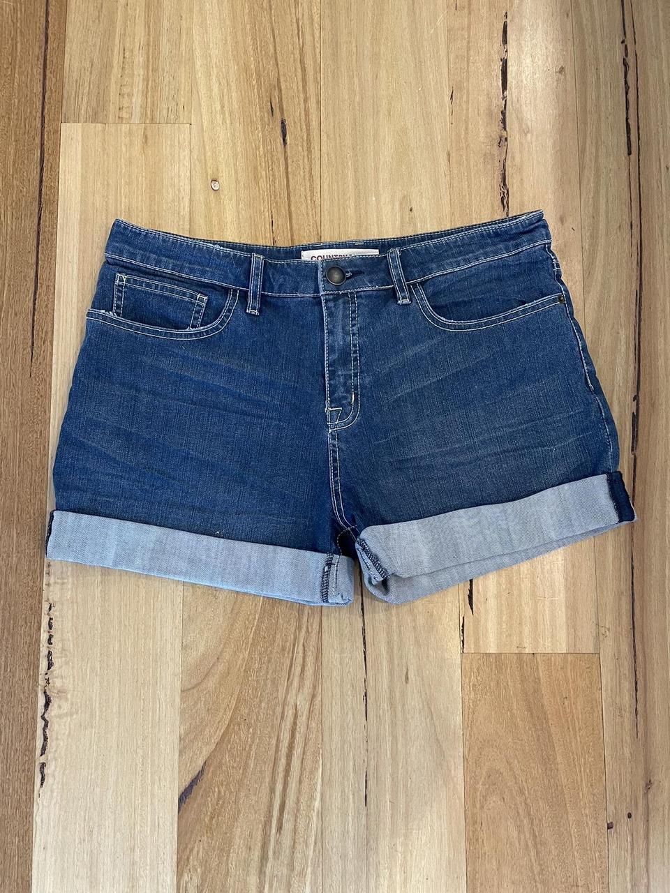 Country Road ladies shorts size 12 in very good... - Depop