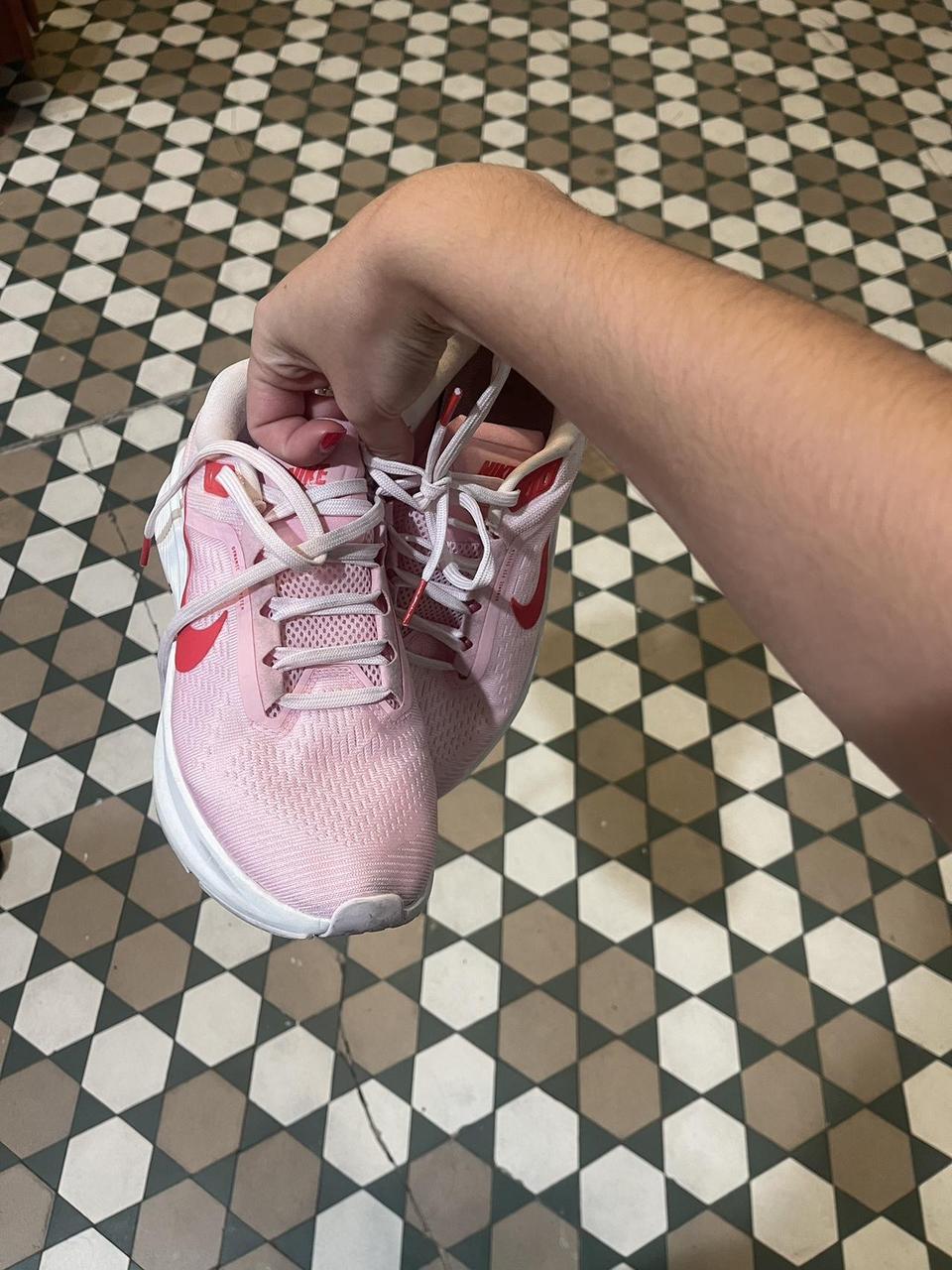 ladies pink nike running shoes