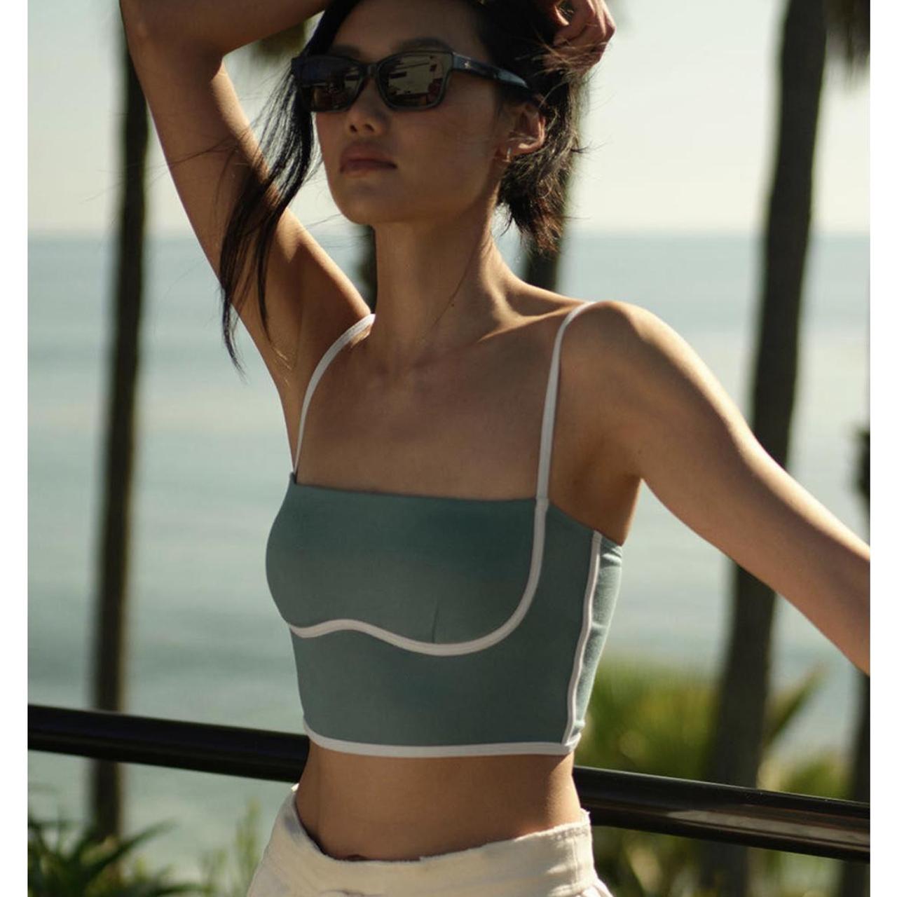 Alo yoga Airbrush streamlined bra tank top | Depop