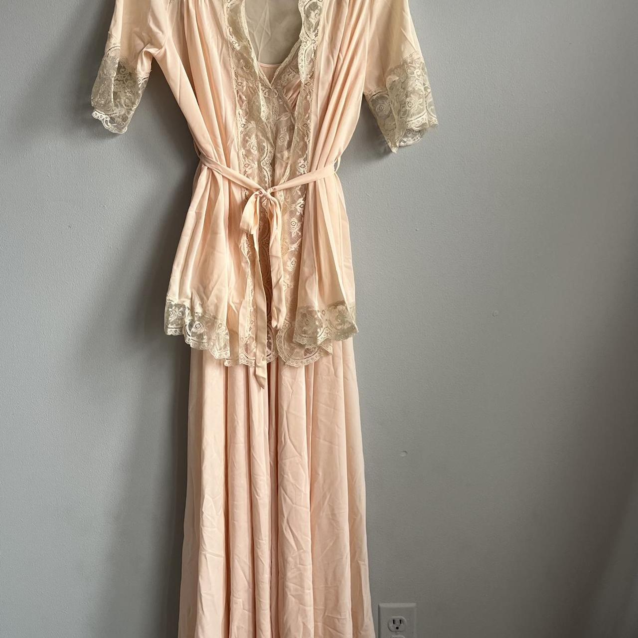 item listed by secondhandinwonderland