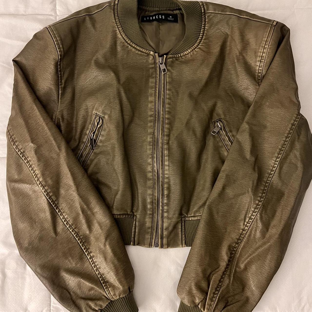item listed by livricci221