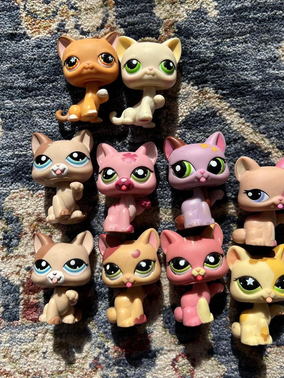 LPS / LITTLEST PET SHOP licking paw up cat! lps... Depop