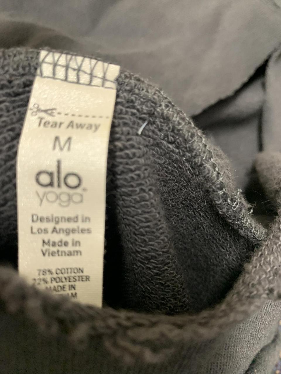 Alo yoga baggy sweater Size medium In like new... Depop