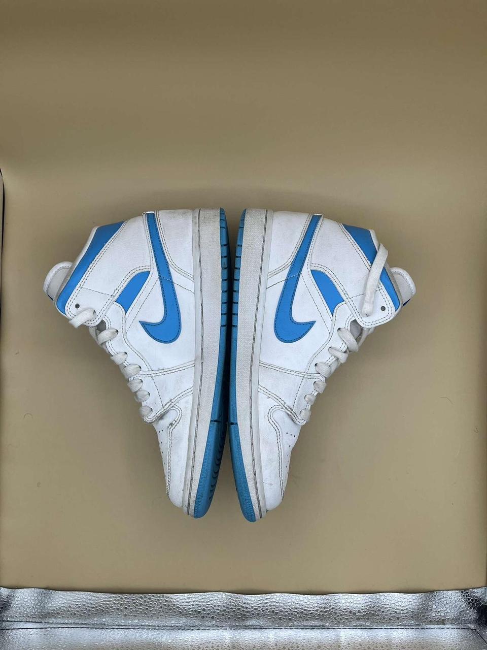 nike white and blue jordans