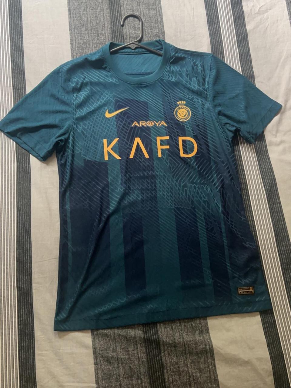 Nike arya deals shirt