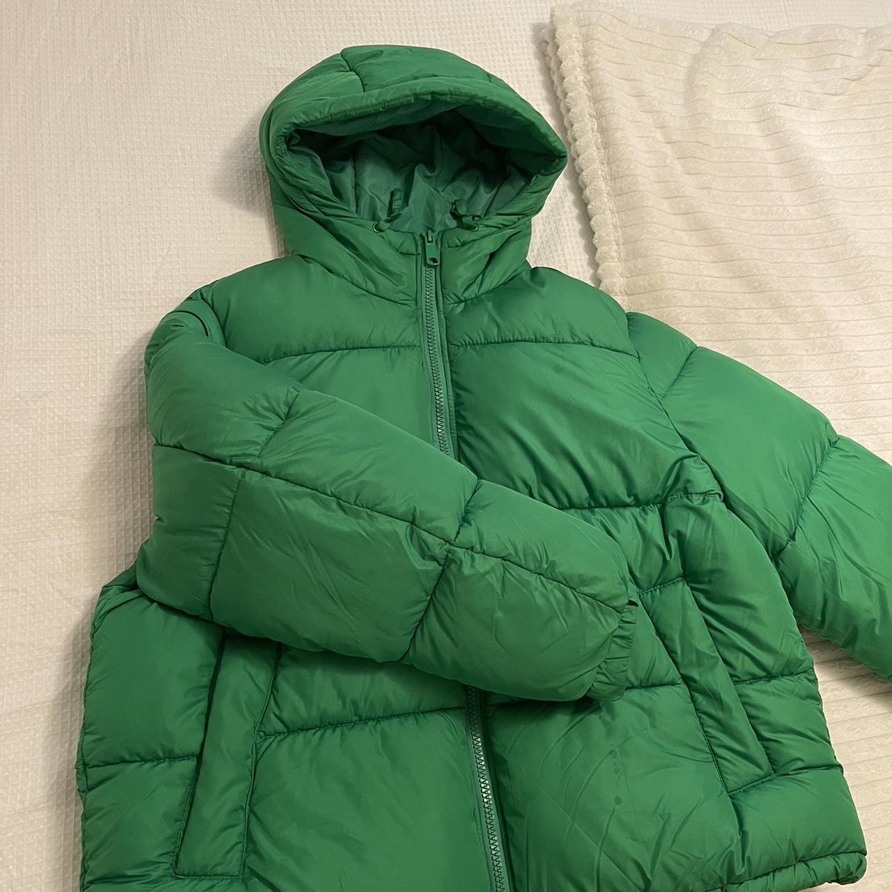 H&M Green Puffer Jacket Worn a handful of times, in... Depop