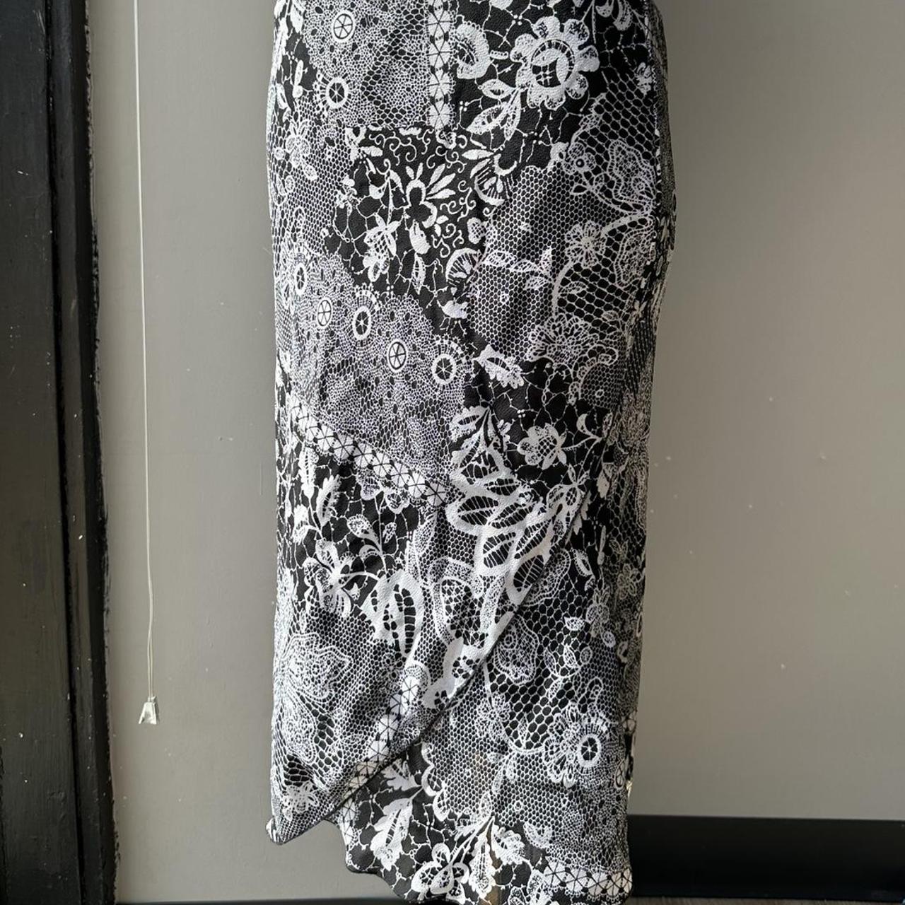 item listed by dejavuthriftz