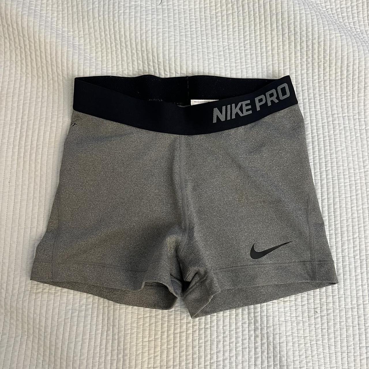 Gray nike pro Size Sm Worn once - Depop