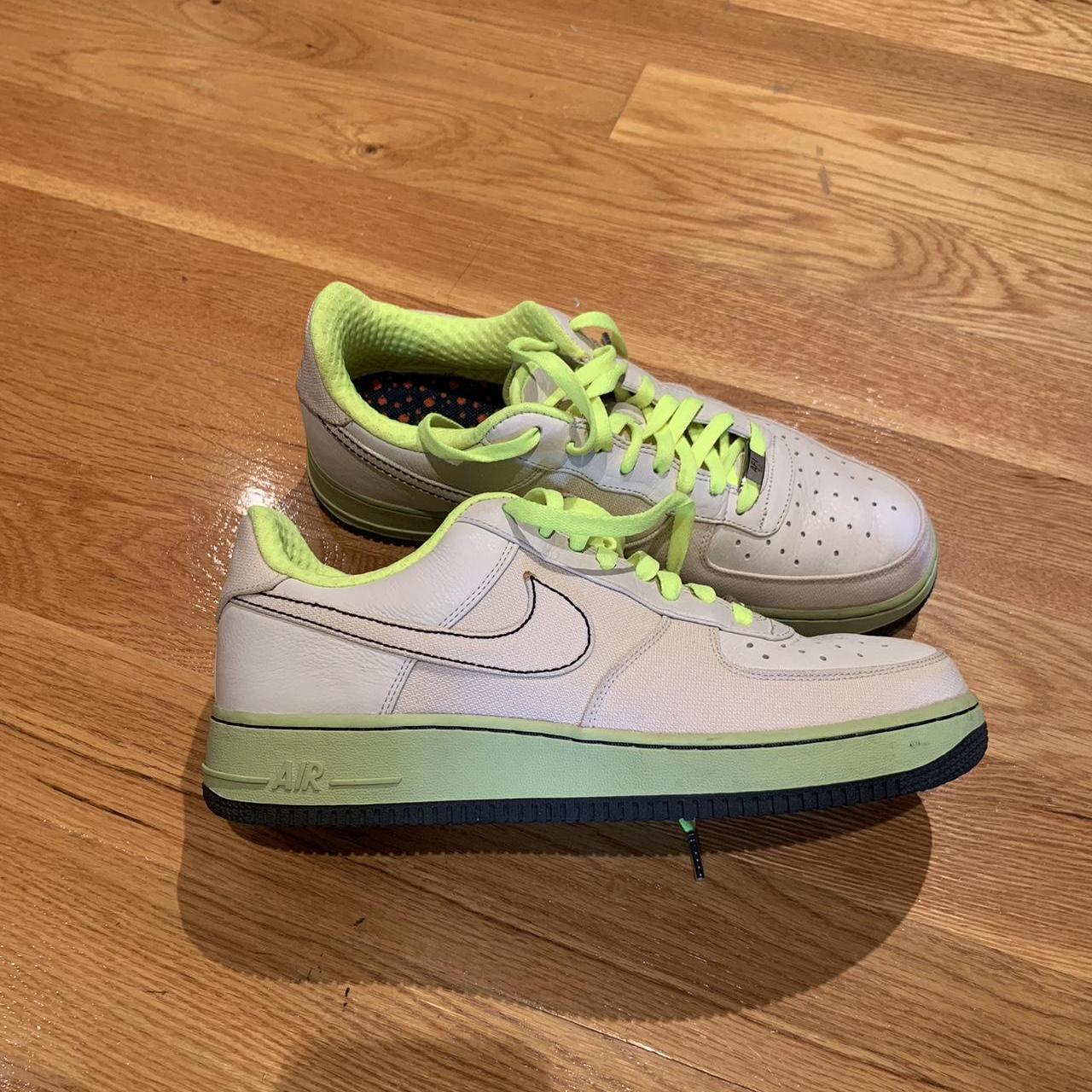 nike bright green trainers