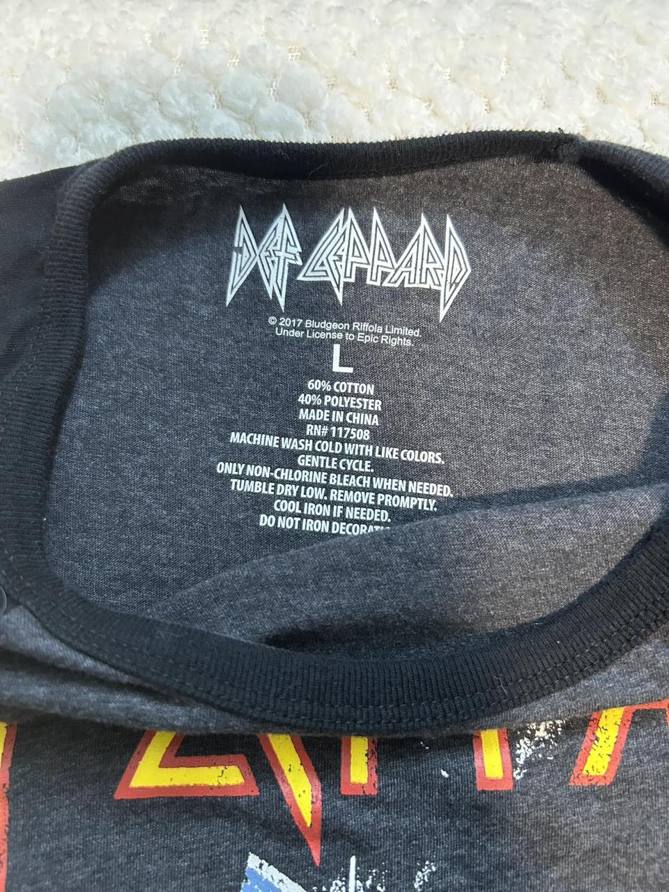 Men's T-shirt - Black/Grey - L – Def Leppard Pyro… - image 5