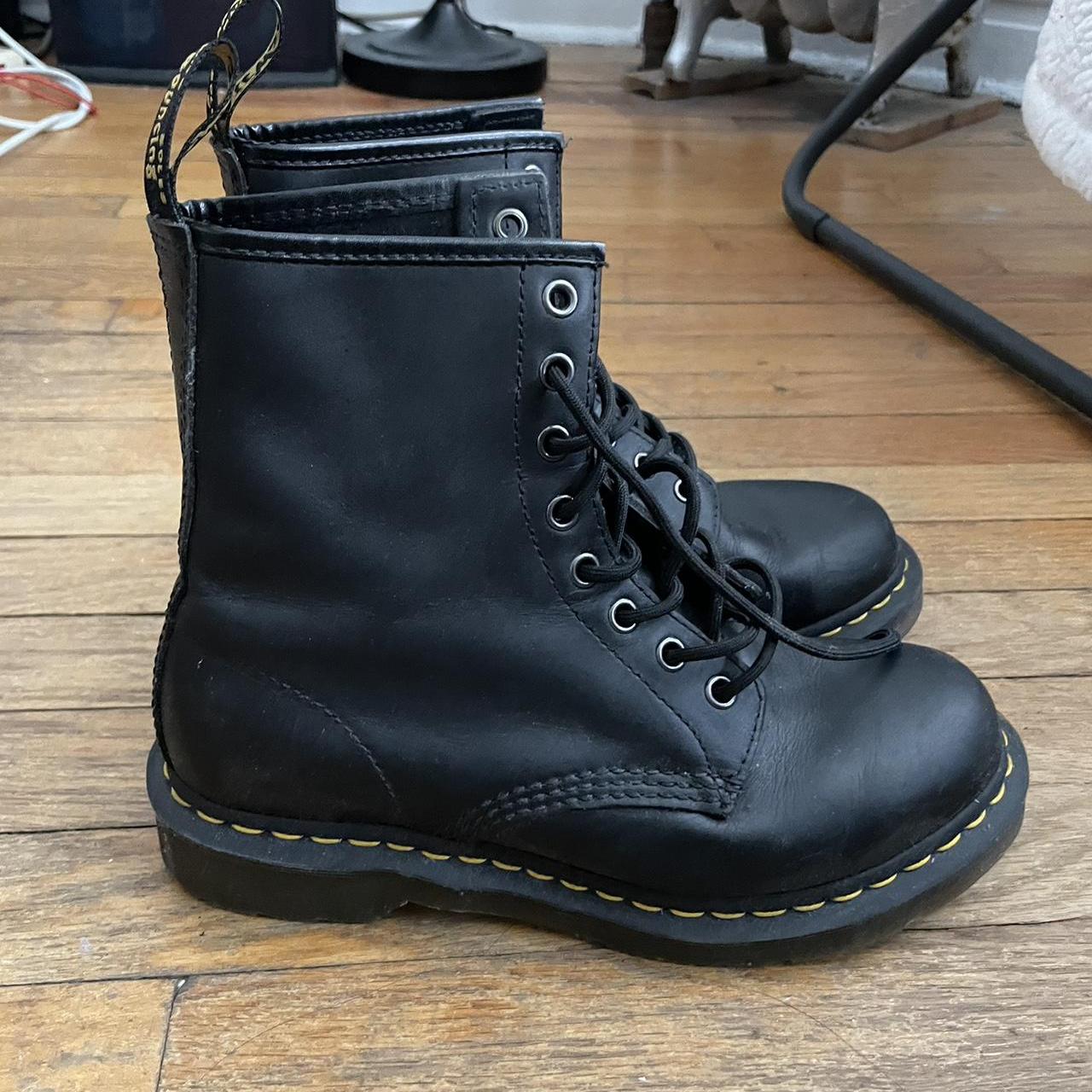 1460 women's smooth leather lace up