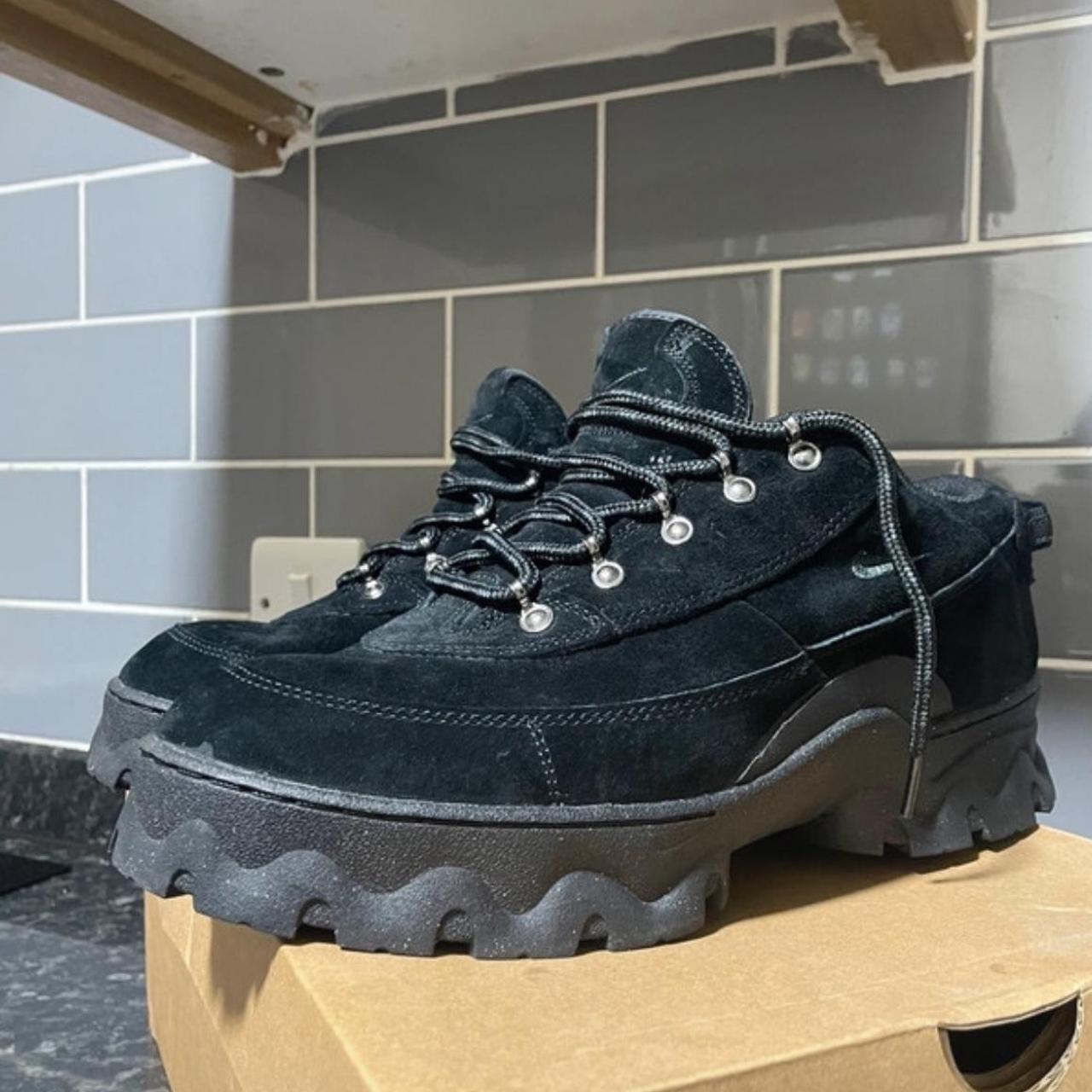 nike lahar low triple black