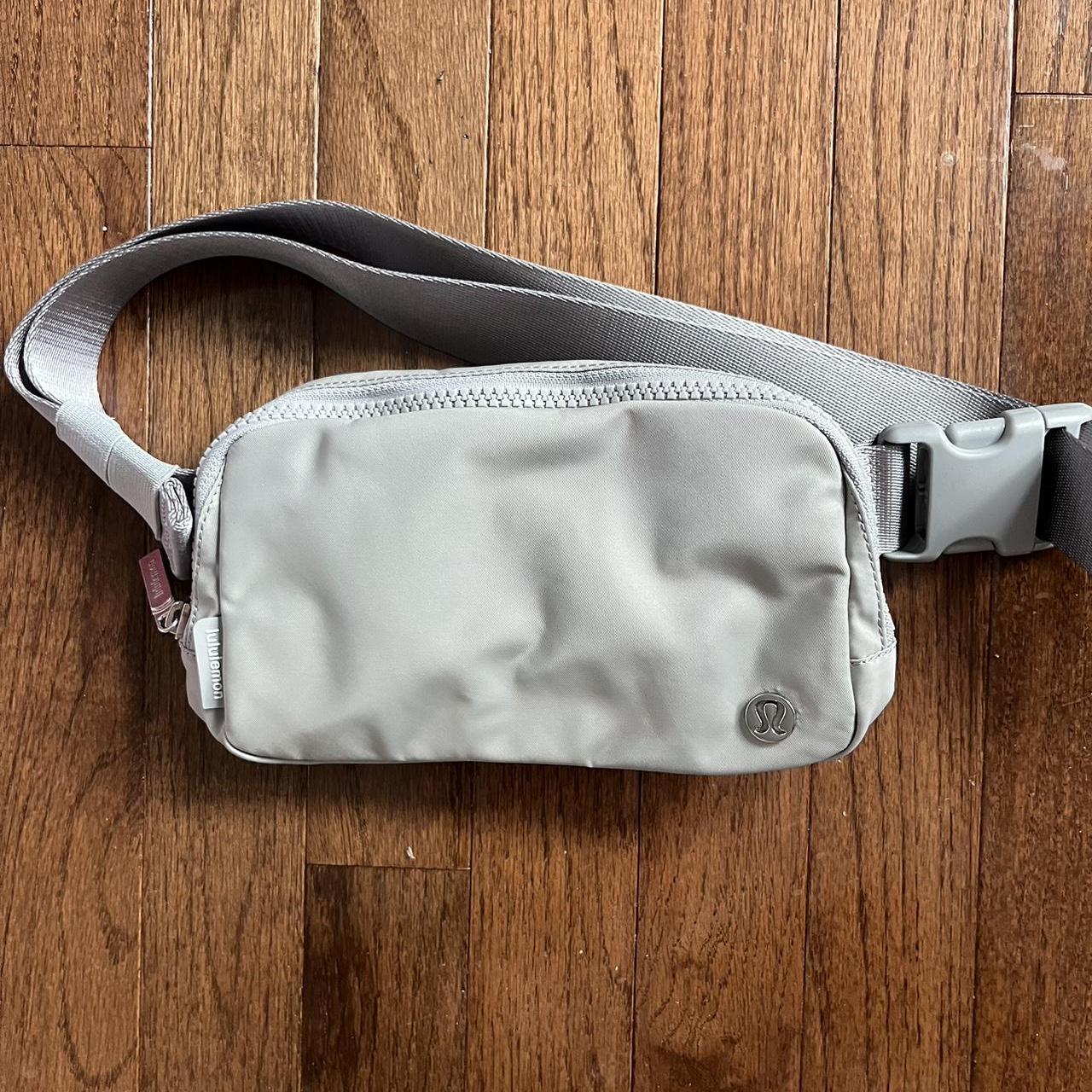 Brand new Lululemon belt bag!! #lululemon #beltbag - Depop