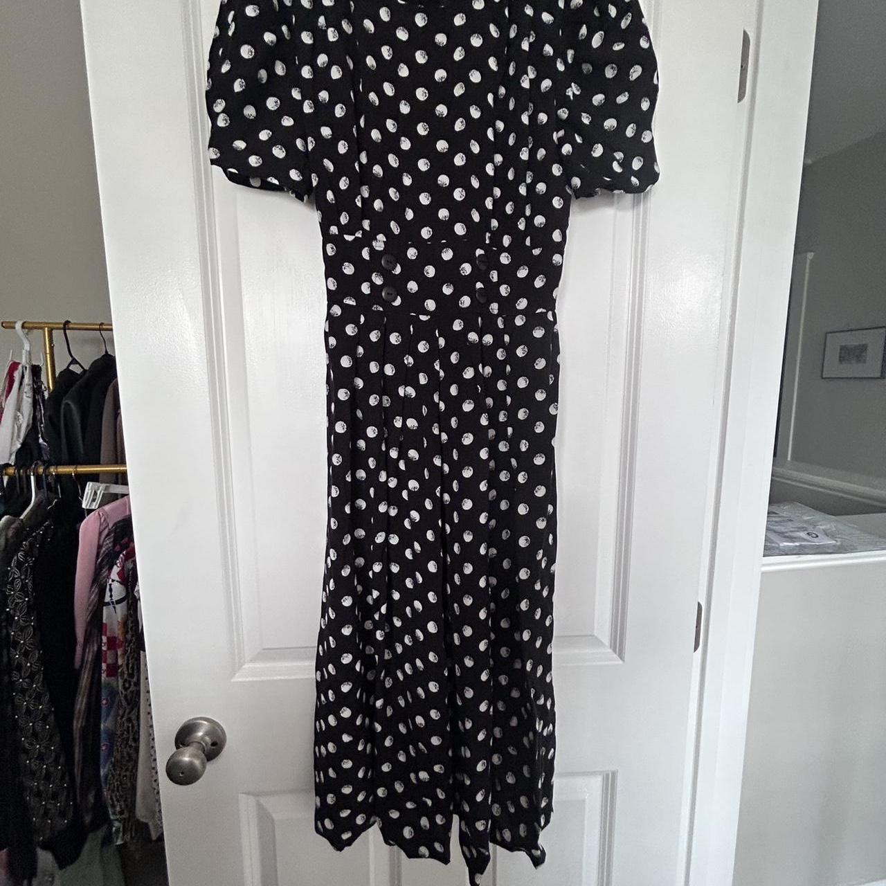 item listed by cool_mom_vintage