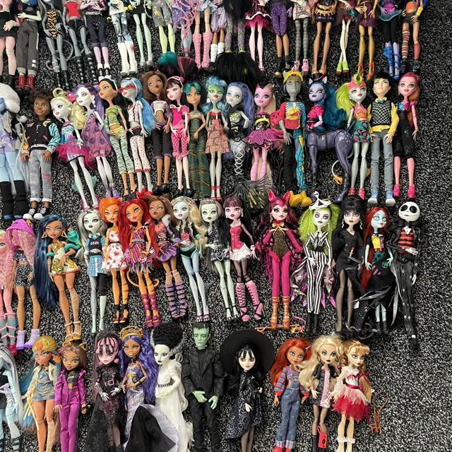 Draculaura monster-high-doll - Depop