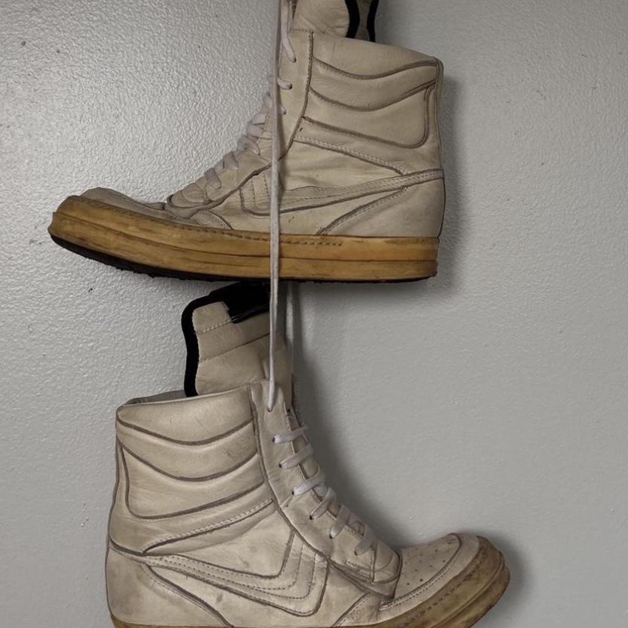 item listed by nicooscloset