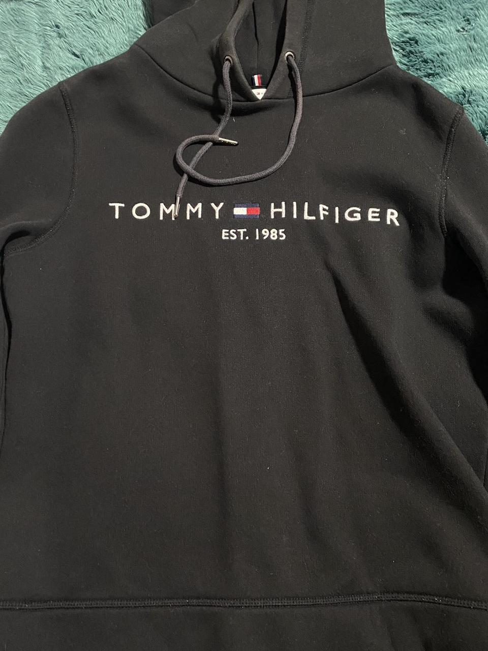 Top Black Tommy Hilfiger hoodie size XS