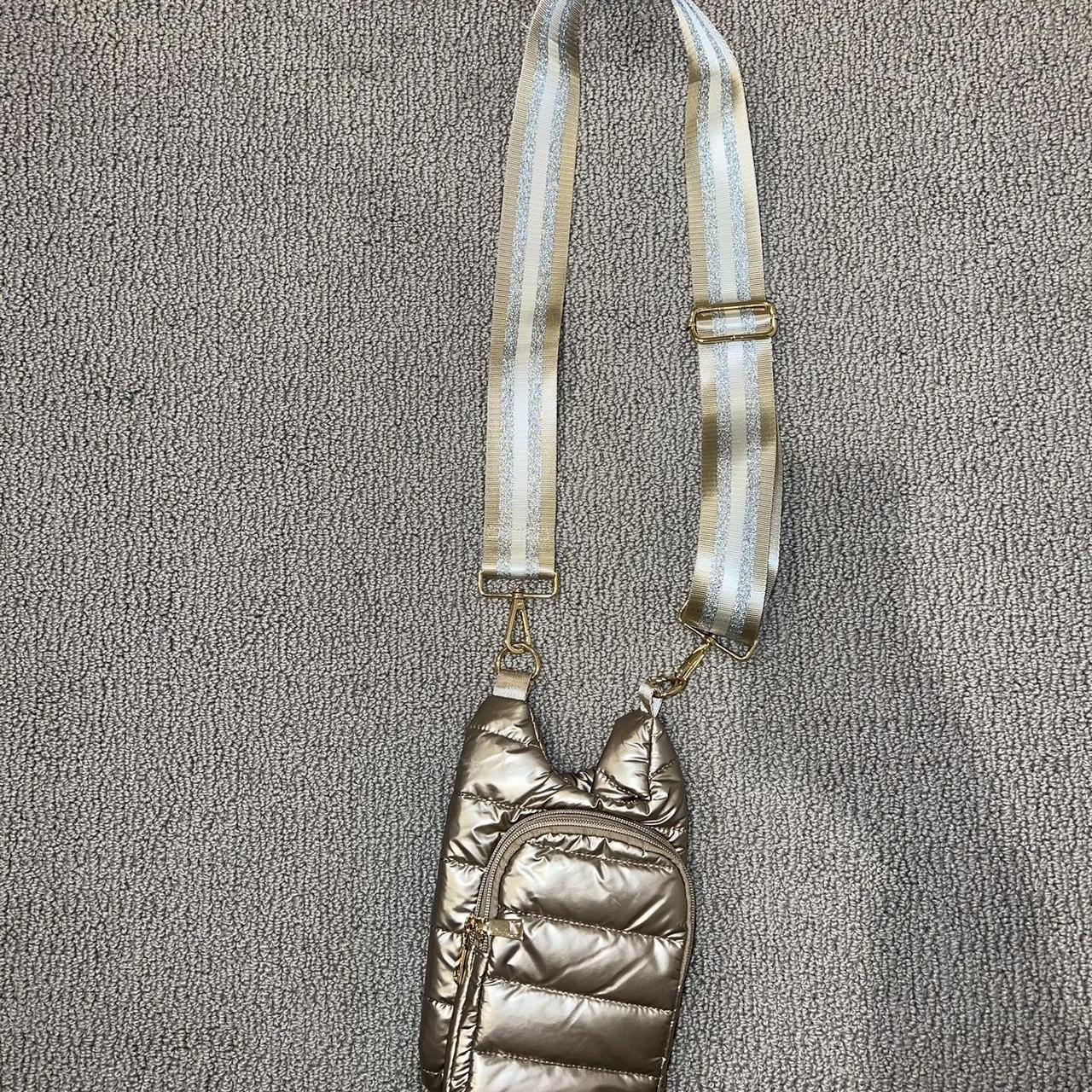 item listed by bellaolivierii