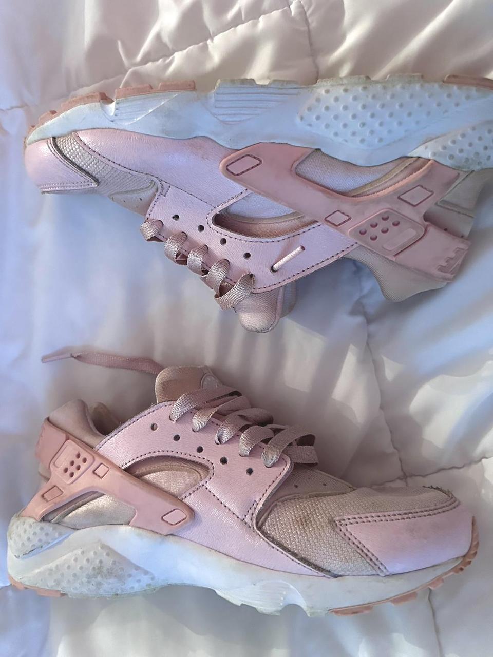 7 y pink Nike huaraches fit women s 7.5 Super. Depop