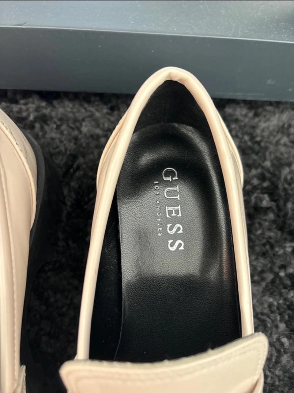 guess beige sneakers