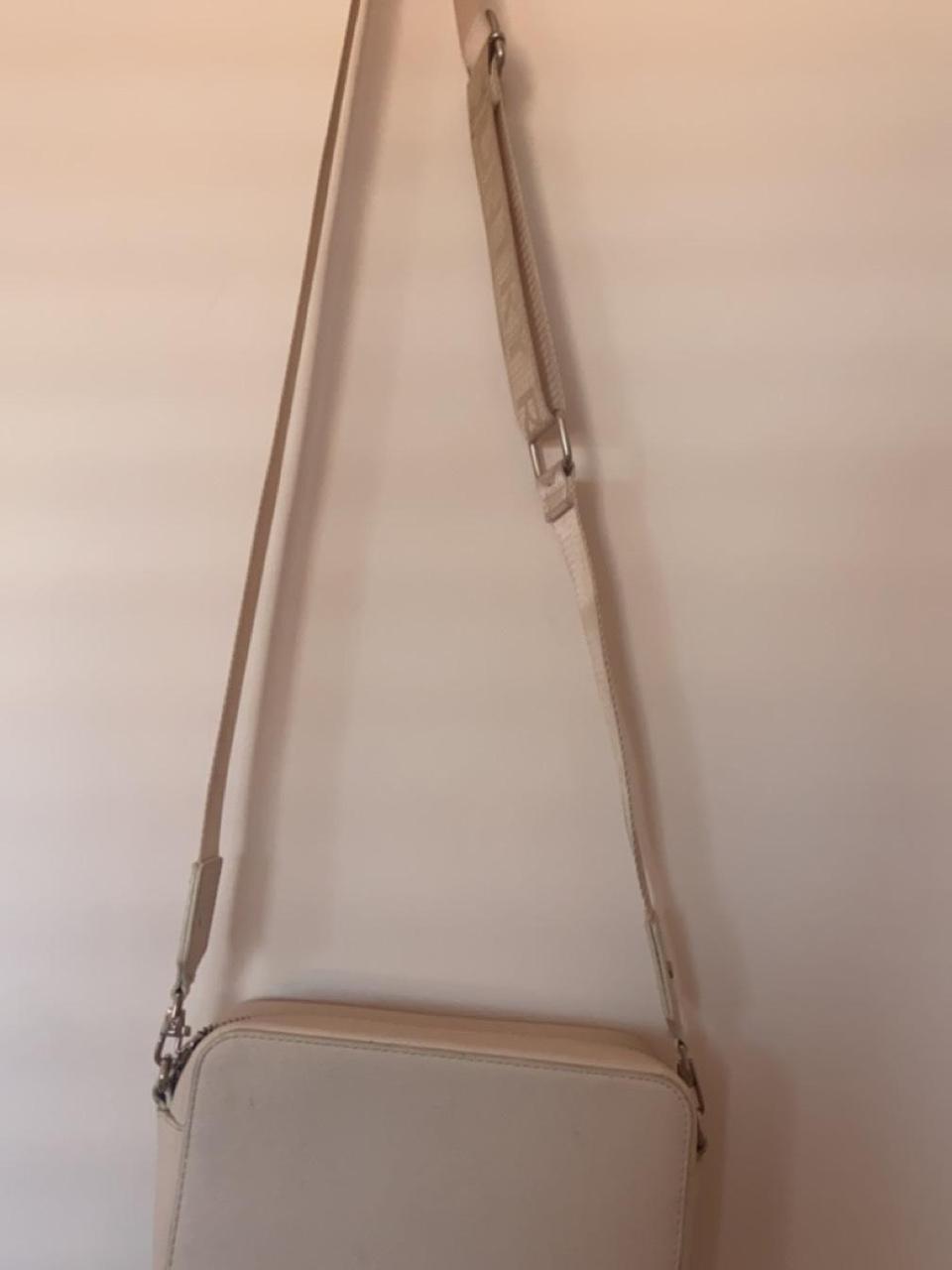 Country road cross body bag in oyster Bought for... Depop