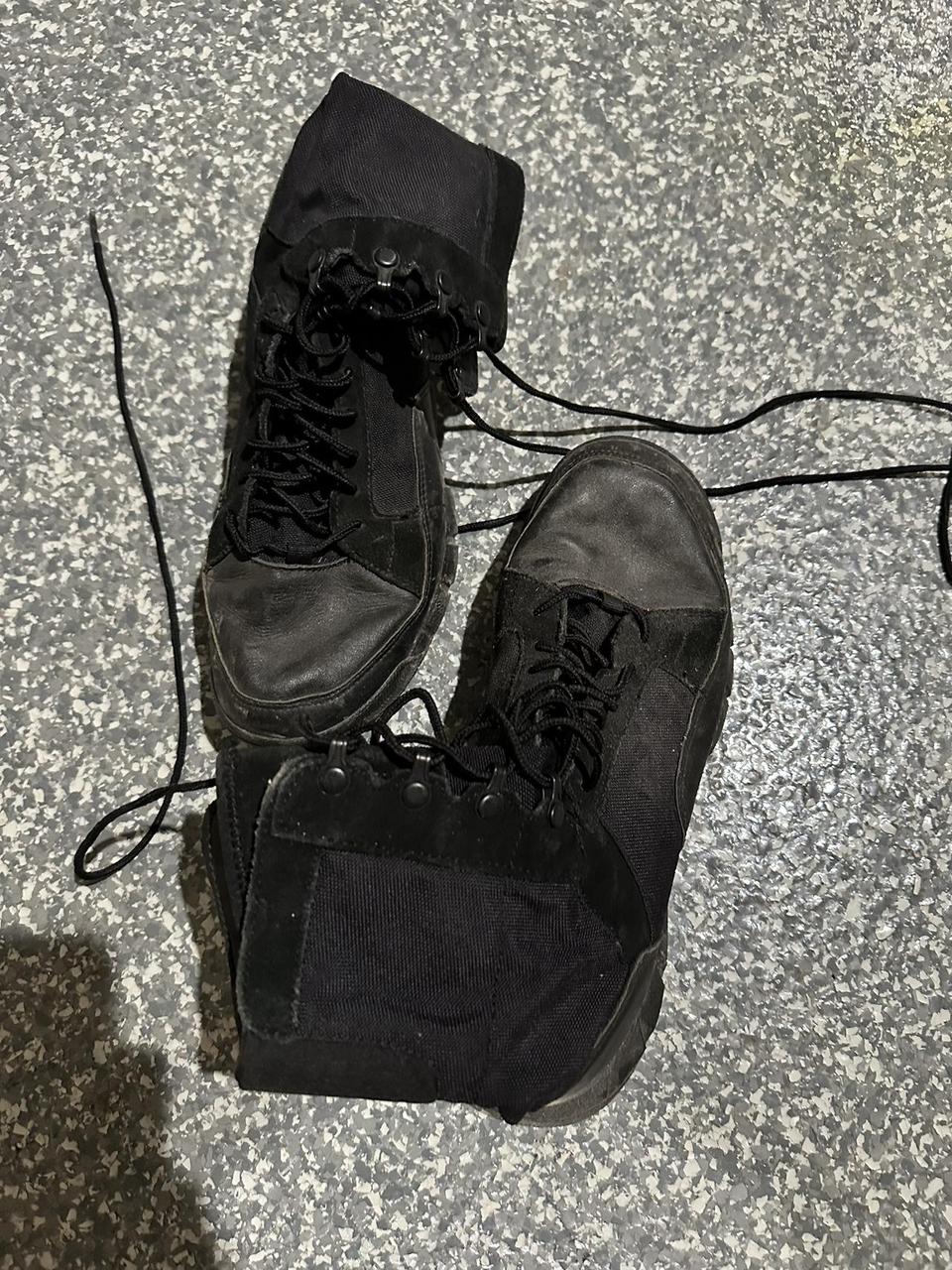 oakley boots black