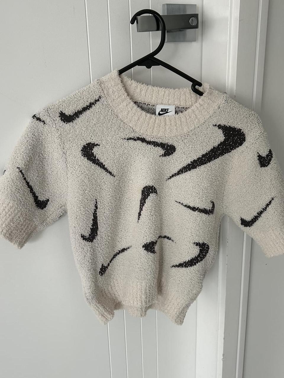 coloured nike top