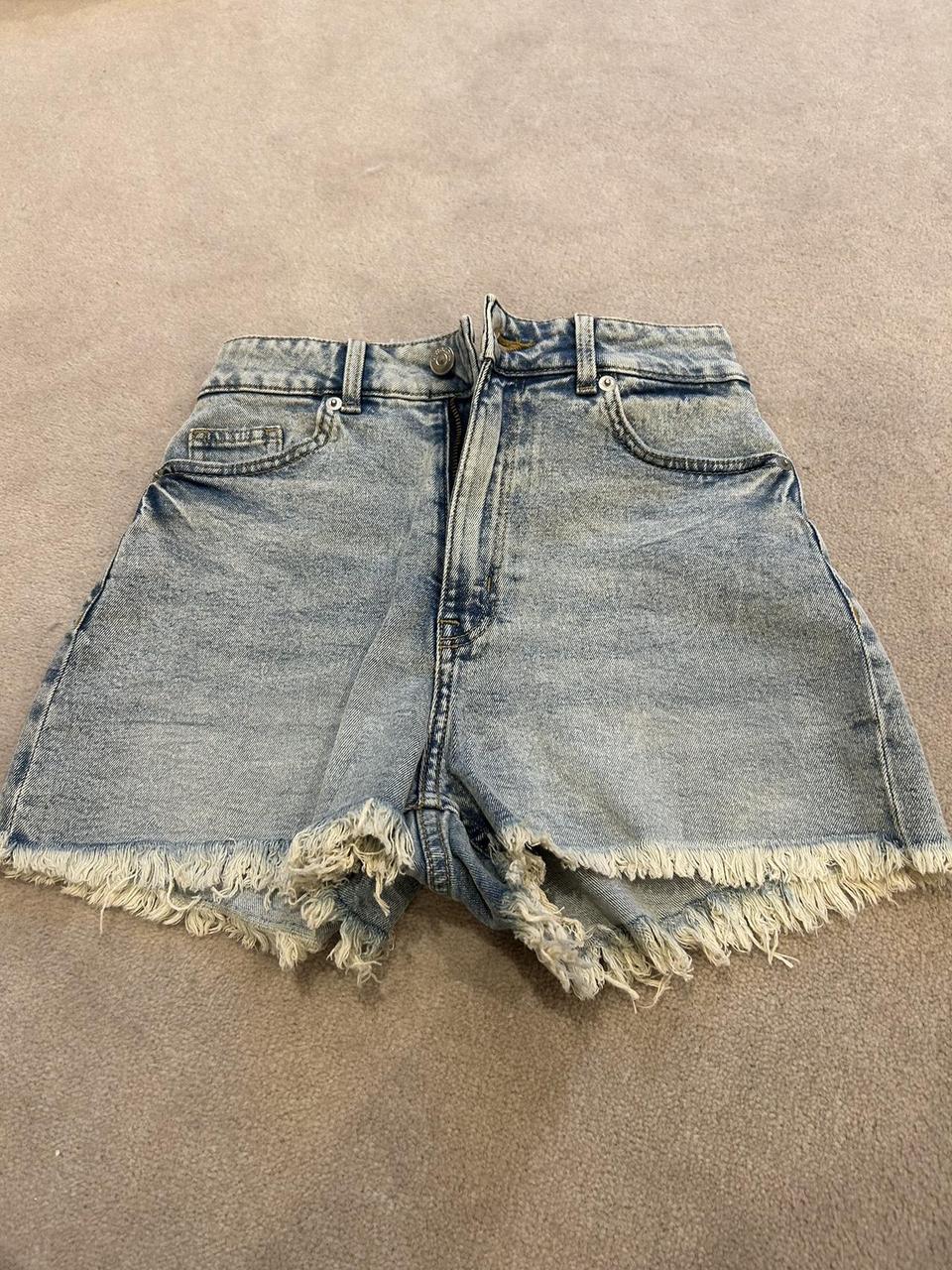 H and m divided shorts best sale